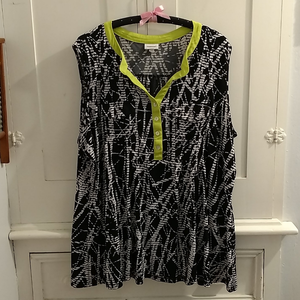 Avenue silky black/white with lime trim top plus Sz 26/28